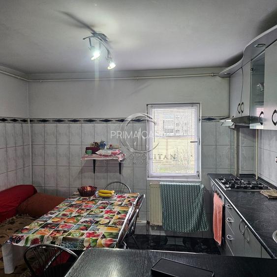 Apartament cu 3 camere ~ zona Brosteni / Colegiu ~ etaj 3 din 4 - 8