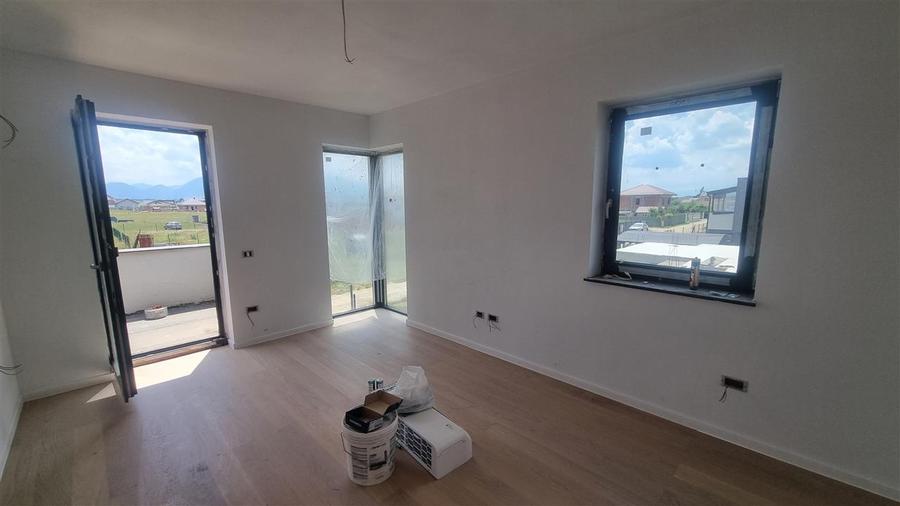 Vila moderna de 5 camere zona Sanpetru Brasov