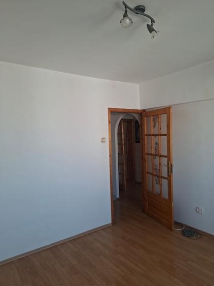 Apartament 2 camere decomandate cu living spatios, zonă centrală Calea Moșilor