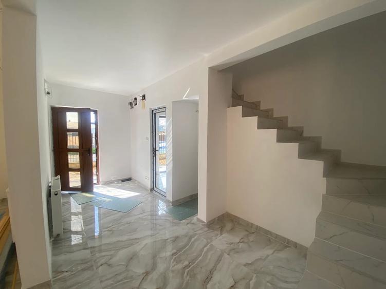 VALU LUI TRAIAN Zona C – casă 5 camere teren 300 mp