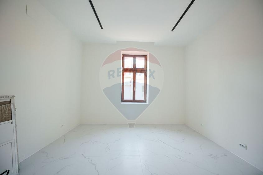 Apartament cu 4 camere de vânzare, ultracentral