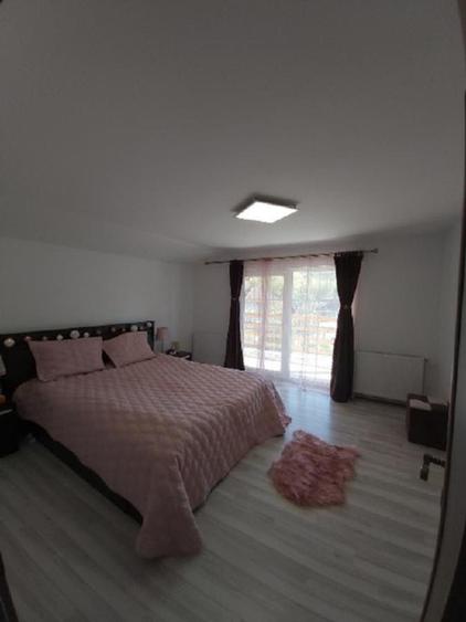 Casa 168mp 5 Camere Teren Plat 1077mp Zona Superbă Fara Trafic 8 km de Deva
