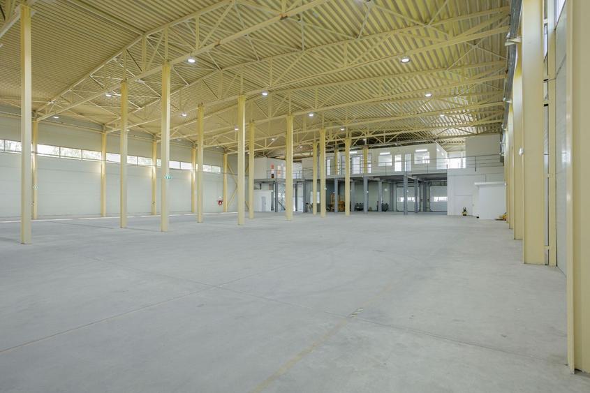 Spatiu depozitare si productie 1800 mp .Otopeni