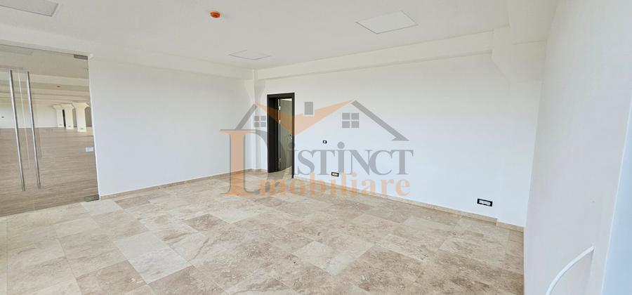 Inchiriere spatiu de birouri, 630 mp util, parcare, zona Tractorul