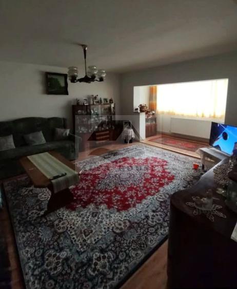 Apartament cu trei camere, zona Racadau 75mp + doua balcoane 8mp