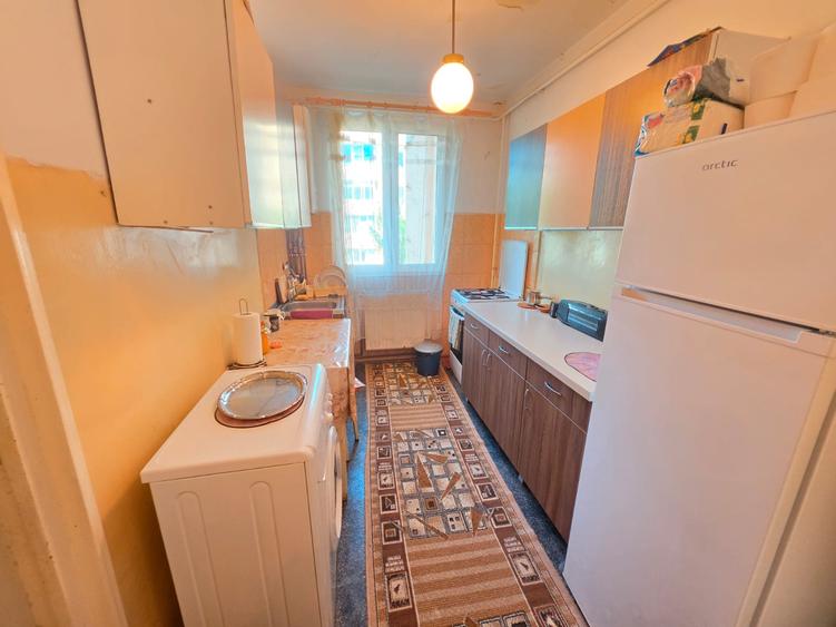 Apartament 2 camere liber la vanzare zona Astra str.Neptun etaj 1 balcon mare