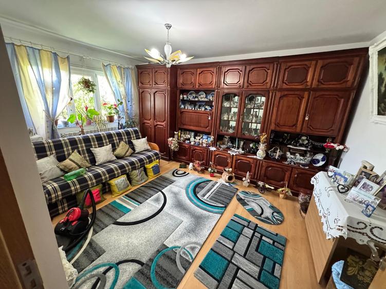 Apartament 4 camere decomandat CET