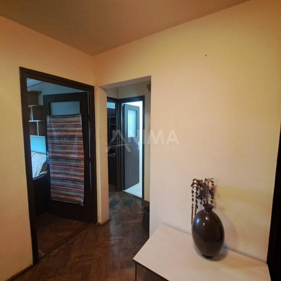 Apartament cu 4 camere, etaj 1, compartimentare decomandată, zonă excelentă