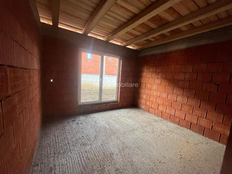 RECO Casa plan parter cu 3 dormitoare-la rosu- Paleu - 9