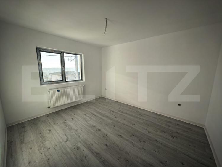 Casa la rosu 4 camere, 106 mp, zona Miroslava