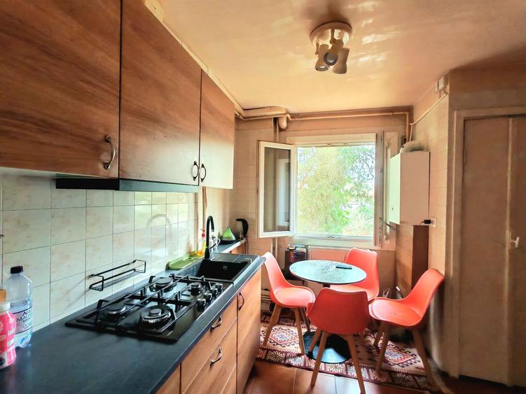 3 camere, suprafață utilă 67,7 mp, zona Olimpia, se vinde la cheie.