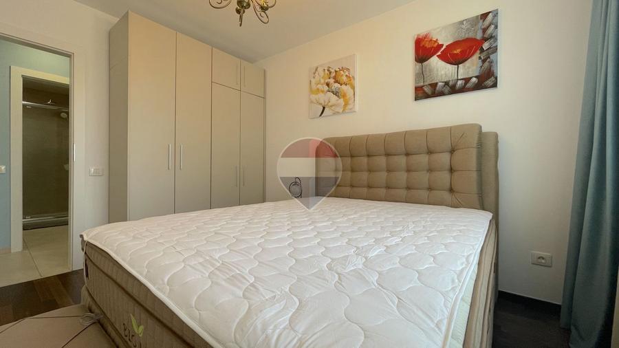Apartament cu 3 camere de închiriat în zona Tractorul