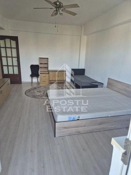 Apartament cu o camera de vanzare, lift, zona Soarelui, Timisoara