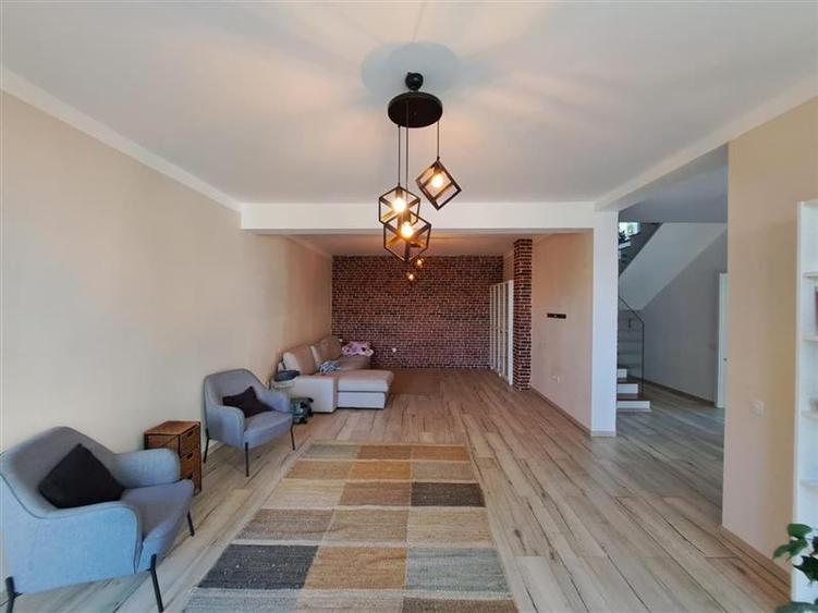 Casa tip duplex, P+E, situata in zona strazii Campului!