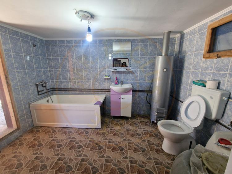 Căsuță autentică românească între două dealuri–colț de liniște în Botesti, Arge