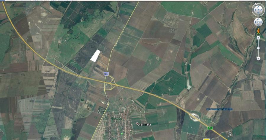 Teren langa nodul de autostrada