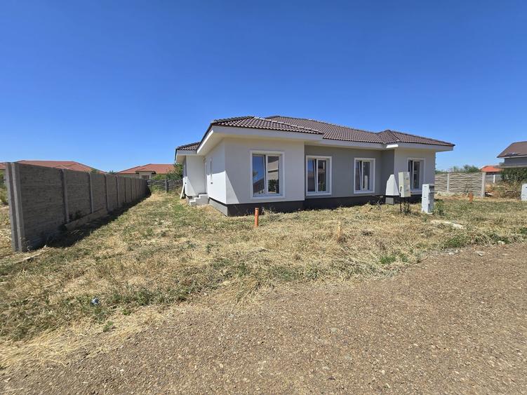 Duplex pe parter Mosnita Noua - Toate Utilitatile