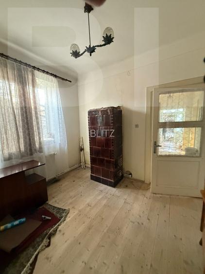 Casa de vanzare, cu 3 camere, doua bucatarii+teren in Simeria