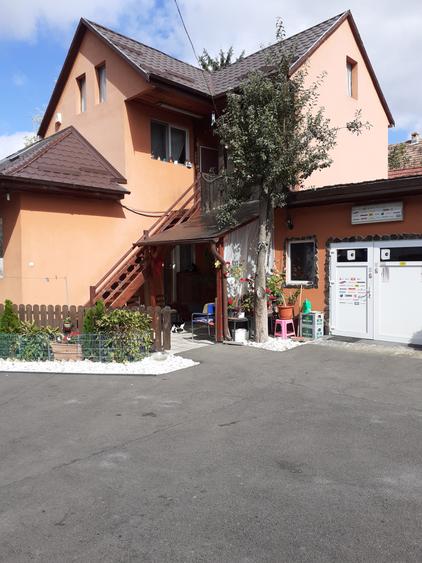 Vand casa P + M, cu 5 camere in zona 7 Noiembrie