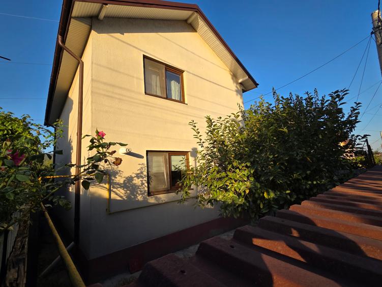 Casă primitoare, 105 m² și curte proprie, în Pantelimon, comision 0%