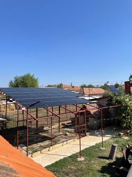 Refugiul Tău Verde: Casă Spațioasă cu Livadă, Anexe și Panouri Solare