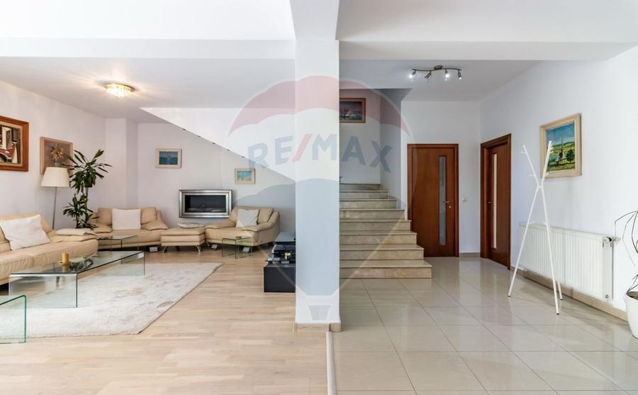 Casă / Vilă + cladire birouri de vanzare in Aviatiei, venit pasiv