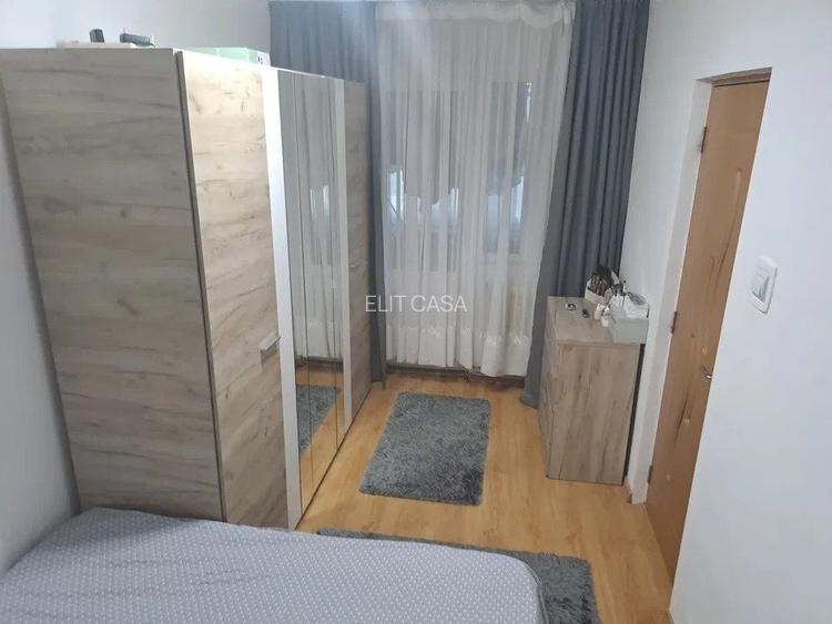 Apartament cu 3 camere, etaj 1/4, zona Alexandru Cel Bun - 4