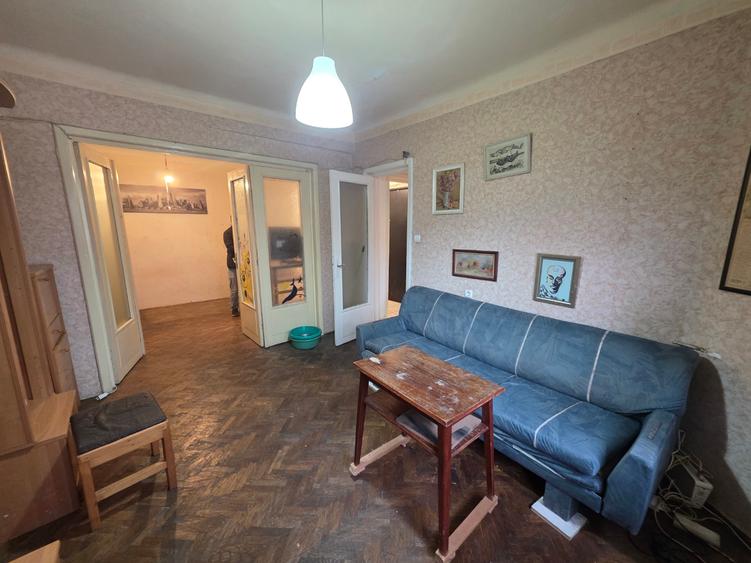 Corneliu Coposu, 10 minute metrou Unirii, chiar la biserica Sfantul Mina