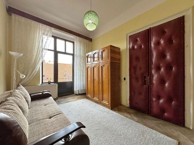 Apartament cu 3 dormitoare și curte, la 3 minute de Piața Sfatului