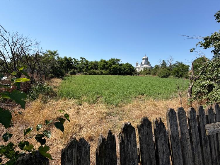 Casa cu teren la tara
