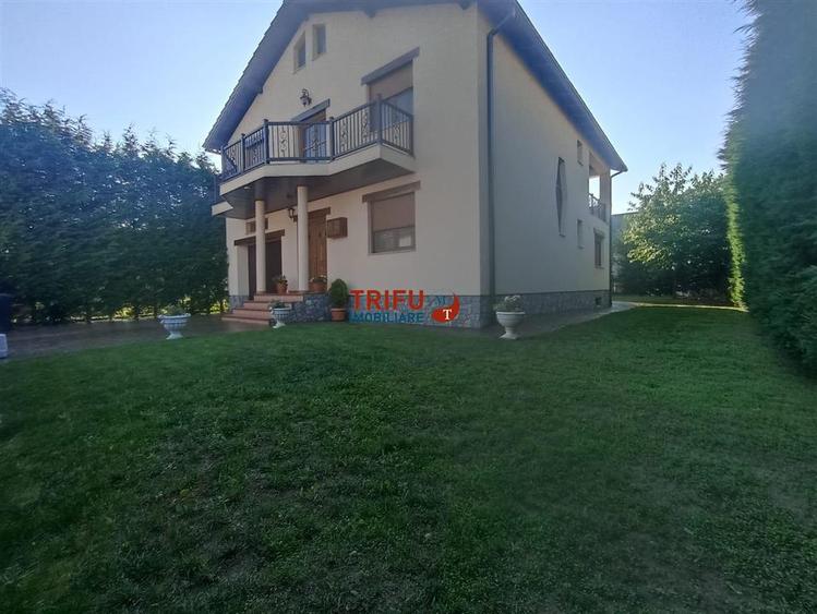 Casa de vanzare 5 camere 560 mp teren Cetate !