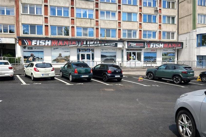 Spatiu comercial vitrinat,dublu acces,257 mp,disponibil si jumatate,Garii,Sfantu