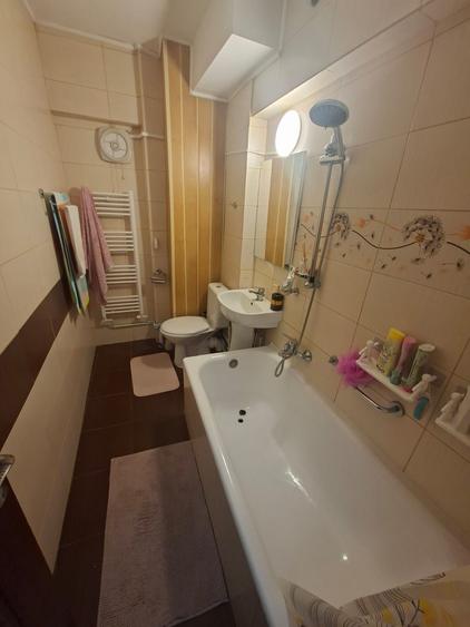 Apartament cu 3 camere, decomandat, etajul 4/8, zona Pacurari
