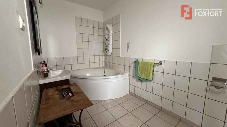 Casa individuala 6 camere, 200 mp, in Mosnita Veche, vatra satului