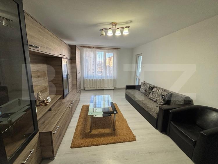 Apartament de vanzare, cu 2 camere, 50 mp, etaj 3, zona Independentei