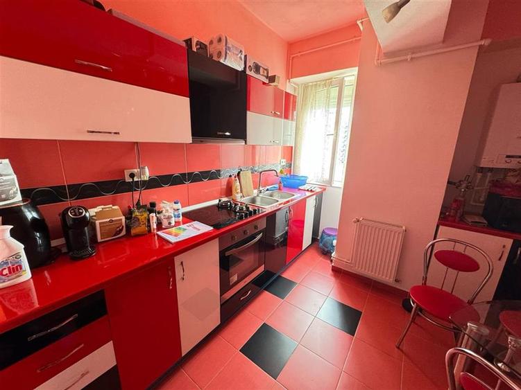 Apartament 2 camere decomandat balcon si parcare Bld Mihai Viteazul