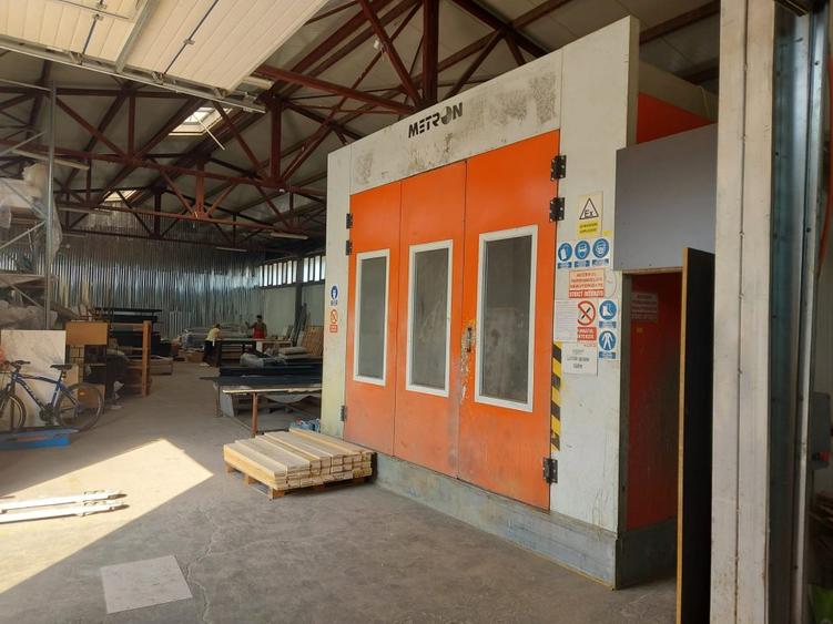 Spatiu industrial echipat cu utilaje productie mobila,confectii metalice,pavaje.