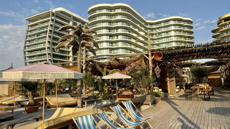 Apartament cu 3 camere direct in prima linie la mare White Sea