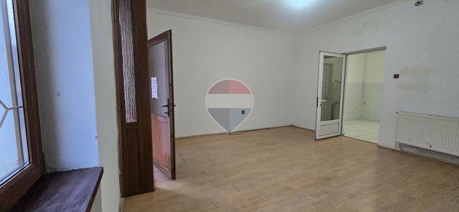 Spațiu comercial versatil,intrare din strada si din curte