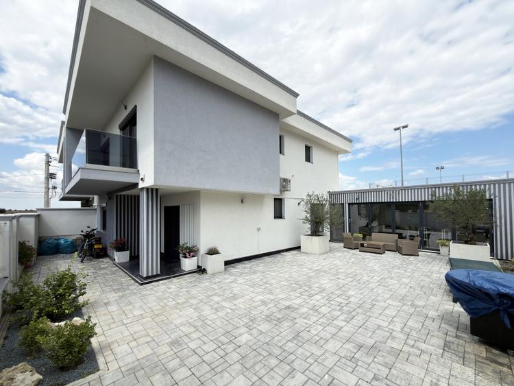 Cumpăna -Vilă nouă P+1 cu 4 camere-Complet mobilată și utilată-Design modern