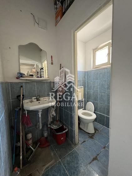 Spațiu comercial de vânzare sau închiriere – zona Parângul, 77 mp