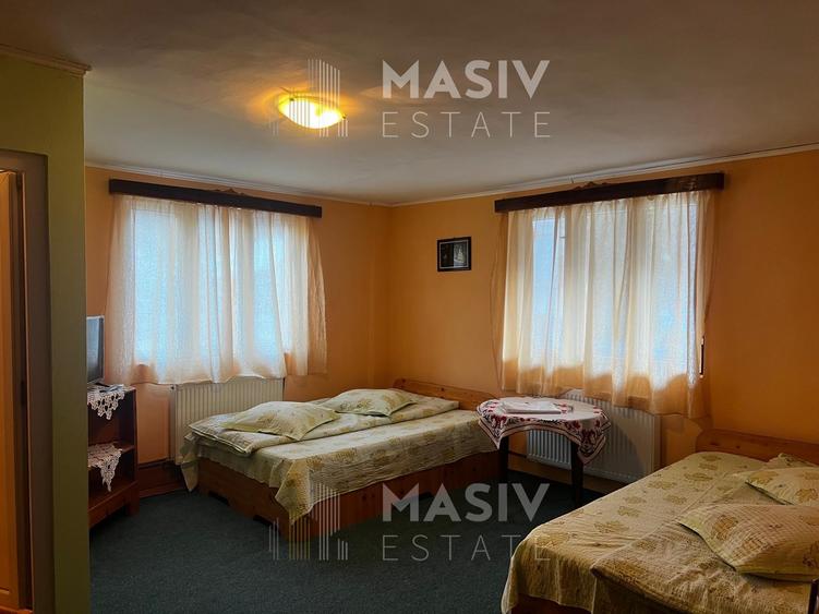 Casă spațioasă de vânzare în Azuga – 9 camere, 6 băi, vedere la Munții Bucegi