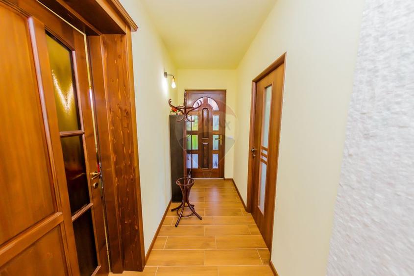 Casă cu 3 camere de vânzare