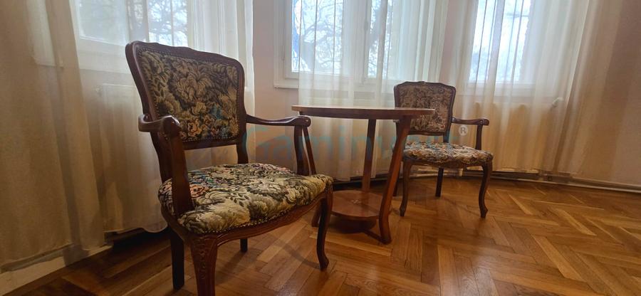 Apartament rustic-ultracentral cu 4 camere de inchiriat,Oradea,Bihor
