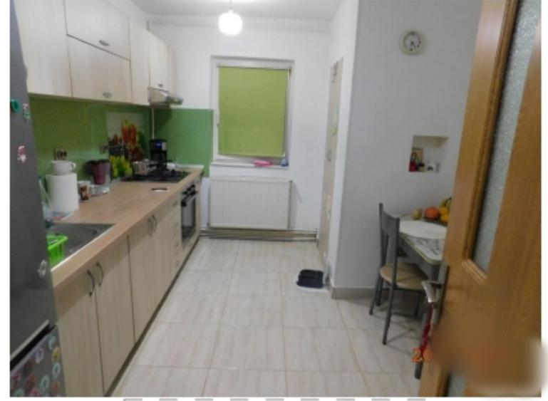 Vand apartament 3 camere BRASOV cartier Florilor