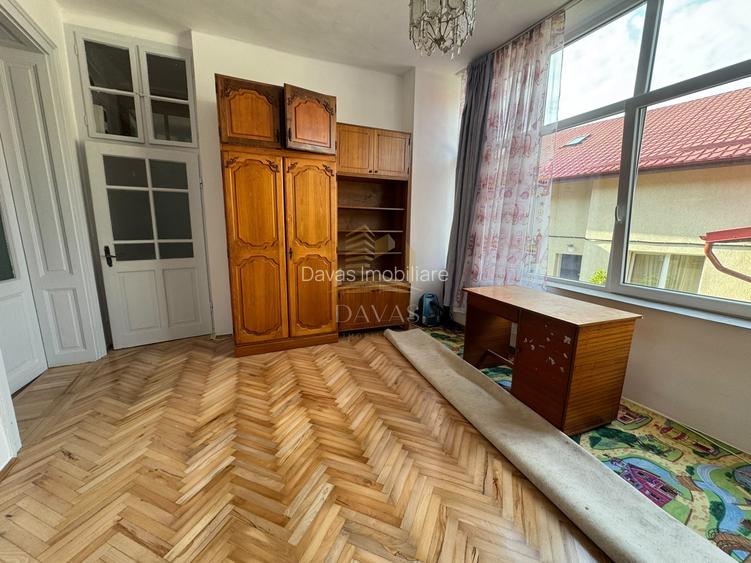 Casa individuală 4 camere + parcare inclusă in preț | Gruia - 8