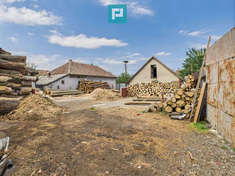 Teren de 1440 mp cu hală în Munar