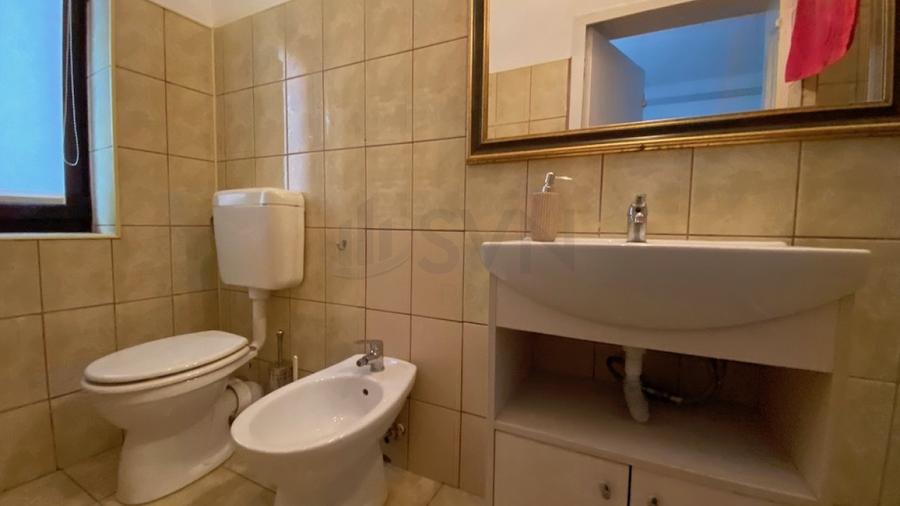 REA0088440 Apartament 7 camere - zona Capitale - intrare separata
