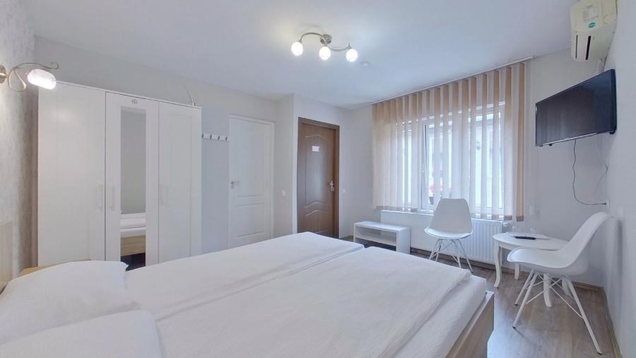 Casă generoasă cu 11 camere + spațiu comercial inclus | Calea Radnei