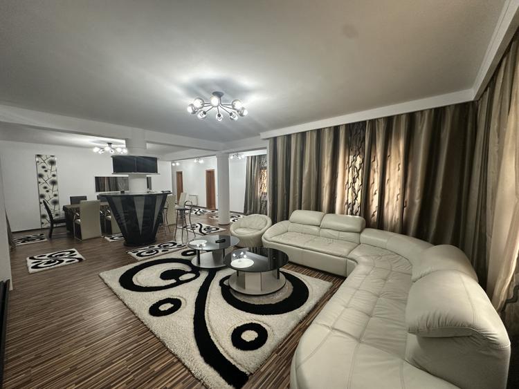 Vila individuală de vânzare cu 8 camere în zona 13 Septembrie